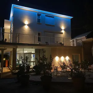 https://albergo-bb-acquaviva.it-tuscanyhotel.com
