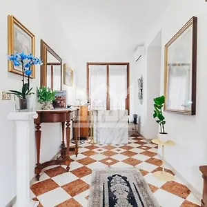Gold Palace ***** Aparthotel Ferrara